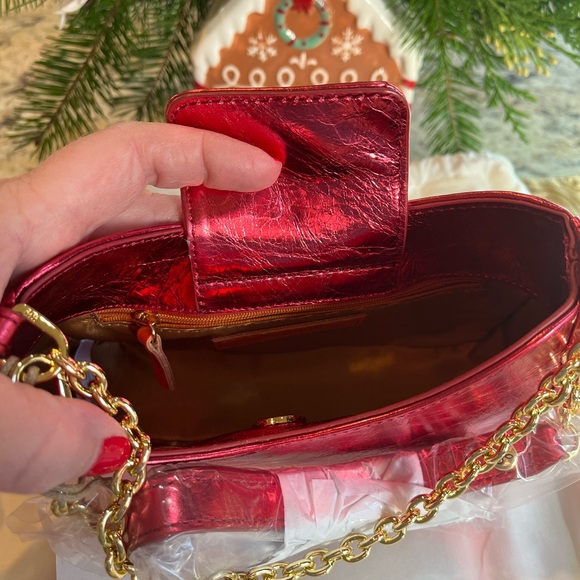 NEW HOBO Rosa Crossbody
Metallic Leather Strawberry Fields - Picture 9 of 14